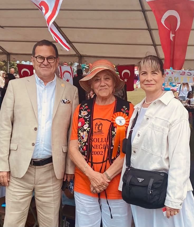 Guests visiting the Limasollular stand
