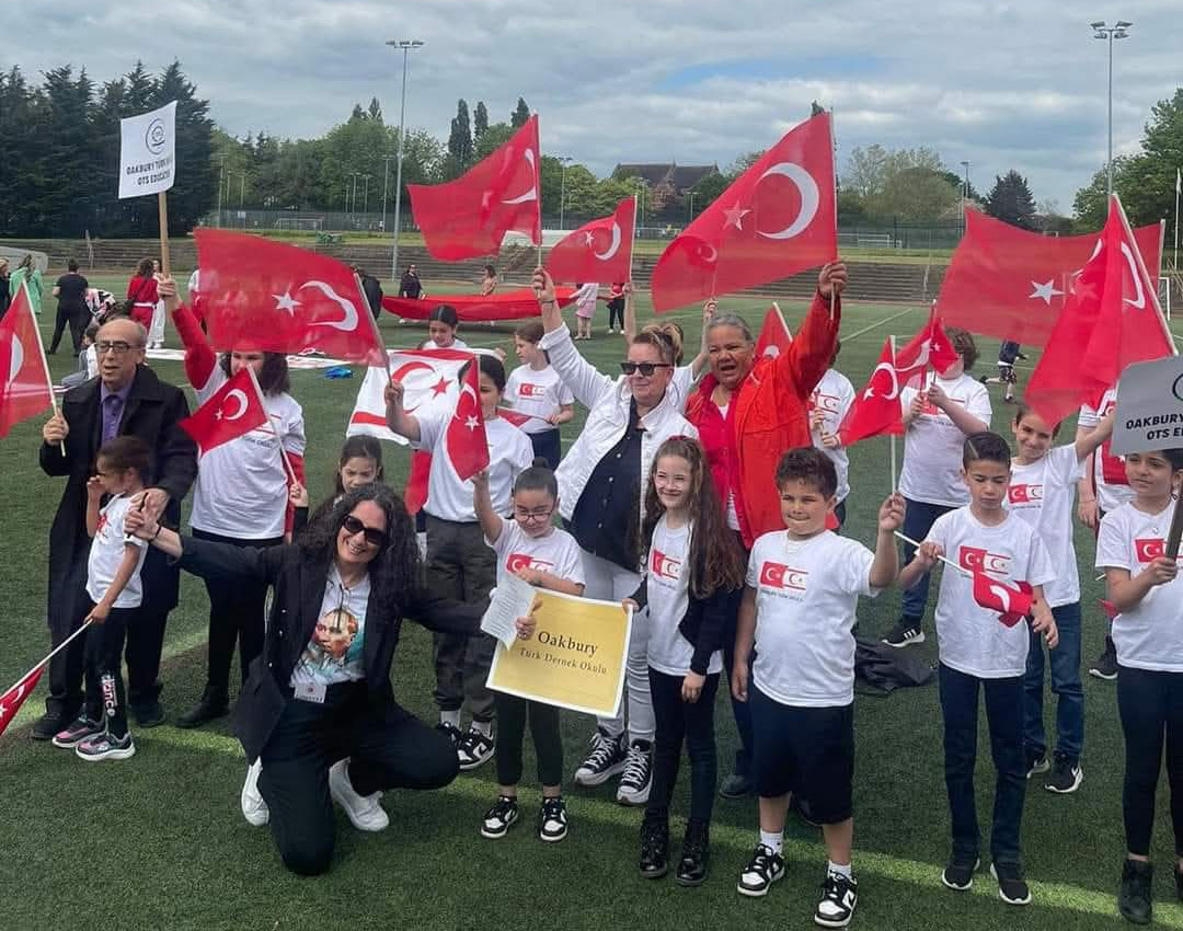 Oakbury Türk Okulu - flag celebration